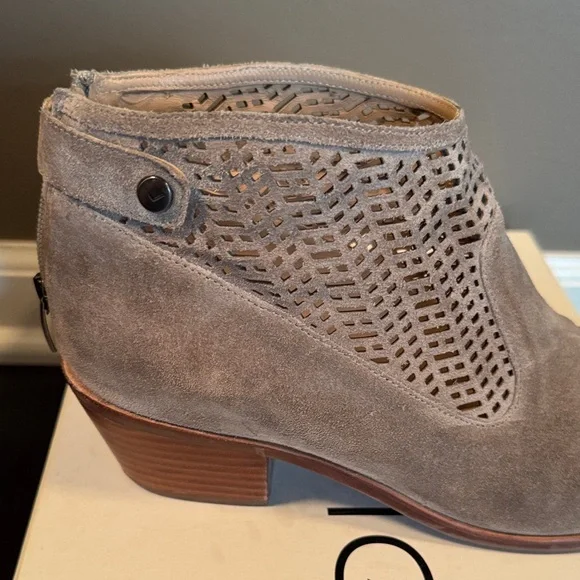Women's Via Spiga Gray Suede Ankle Boots 9.5 - Picture 4 of 16